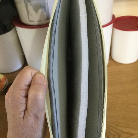 Laptop case - Picture 3 of 3